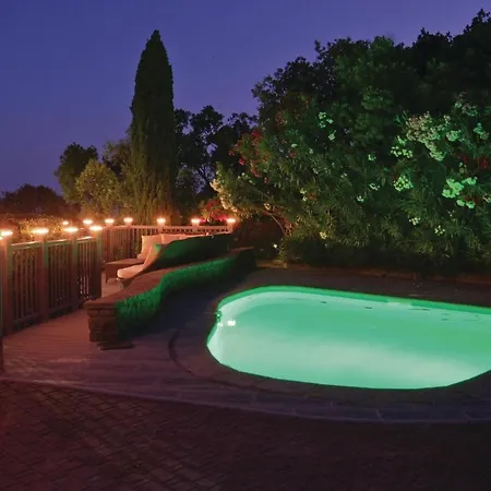 Awesome In * Le Rayol-Canadel-sur-Mer
